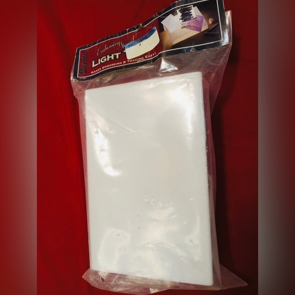 NWT DARICE EMBOSSING STENCIL LIGHT (MAKES TRACING EASY) 15 WATT BULB INCLUDED⭐️